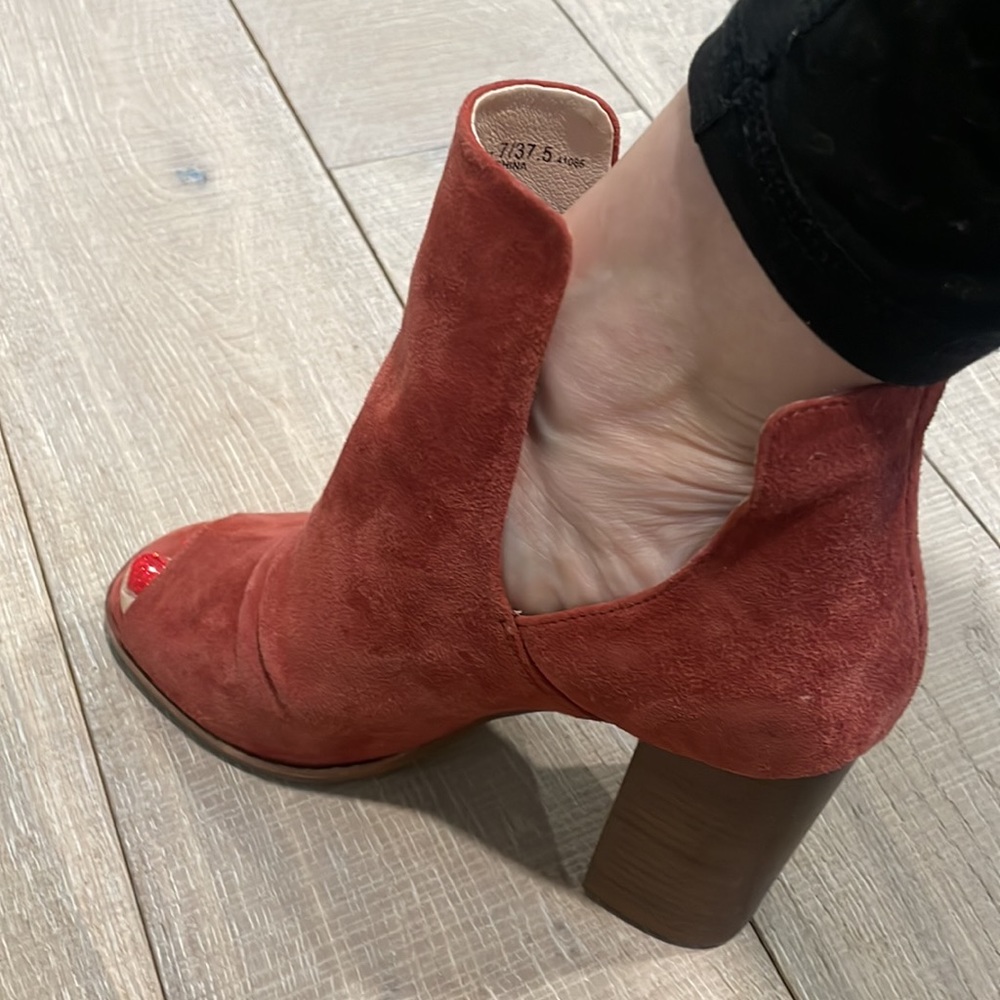 Boho Suede Open Toe Block Heel Festival Bootie (7.5) - Picture 4 of 13